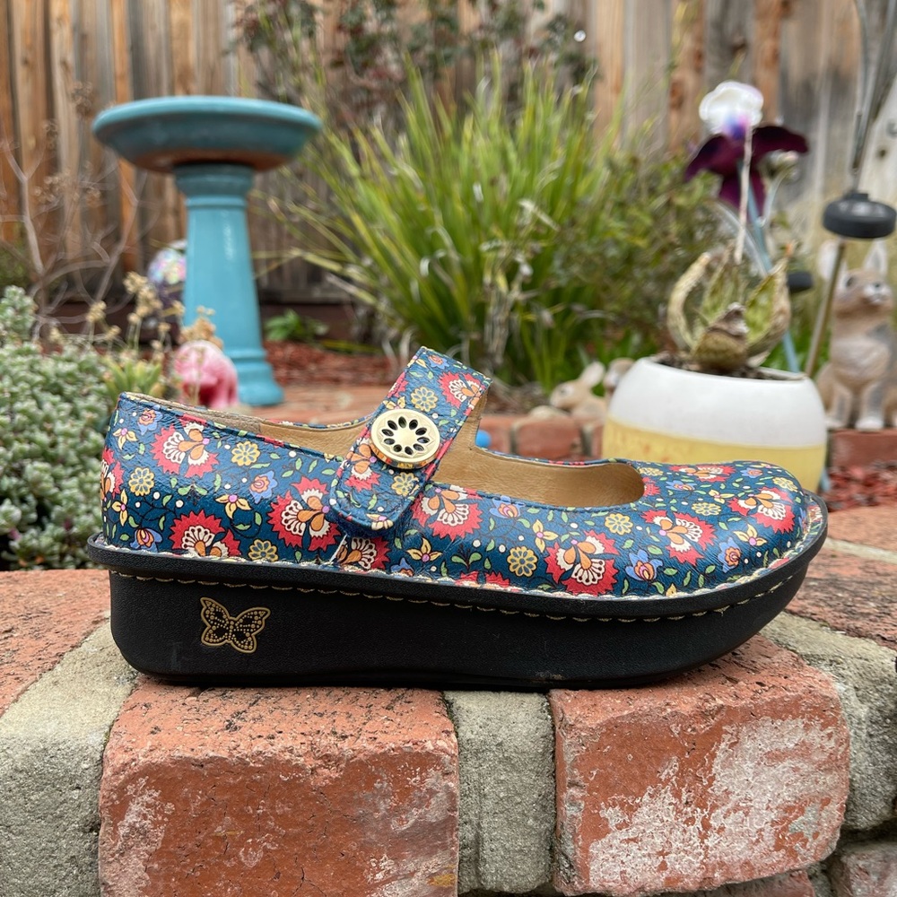 Floral Shoes with Black Sole